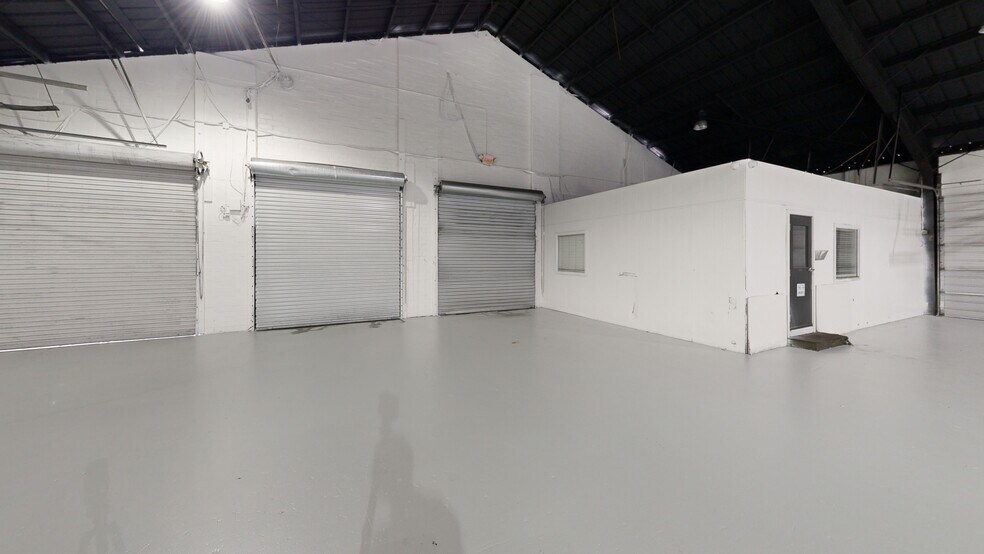 More Photos Of 900 Canal St, Jacksonville Distribution For Lease