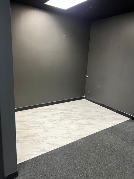 More Photos Of 1881 Commerce Dr, Elk Grove Village Office For Sale