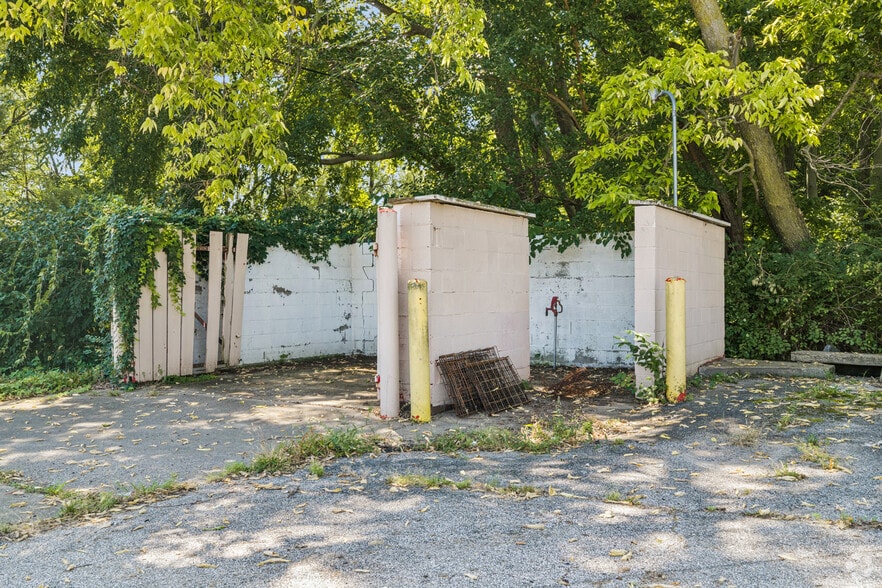 More Photos Of 2920 NE Adams St, Peoria Freestanding For Sale