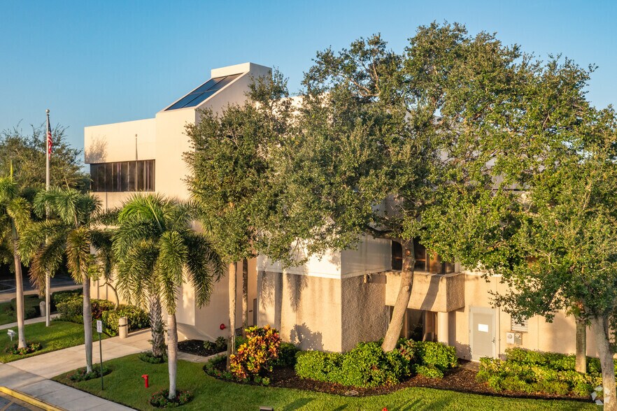 More Photos Of 350 N Pine Island Rd, Plantation Medical For Lease