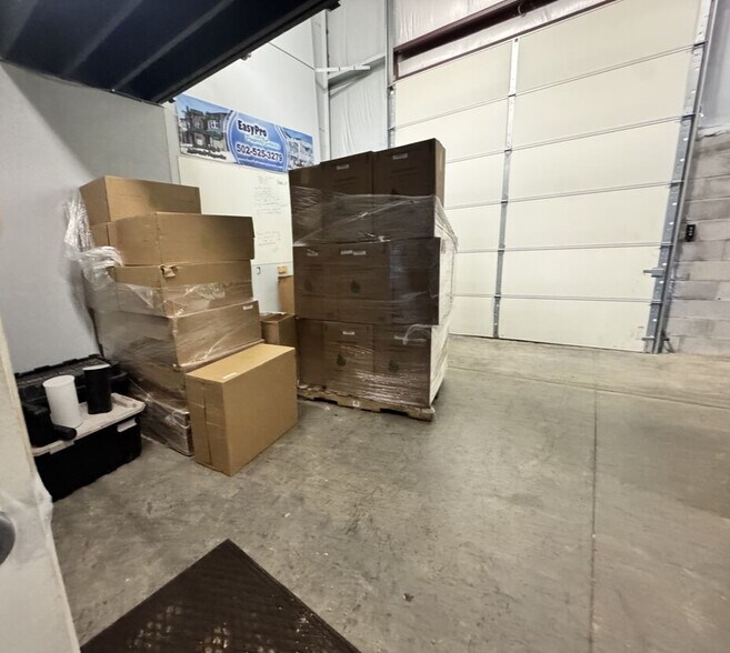 More Photos Of 13050 Eastgate Park Way, Louisville Light Distribution For Lease