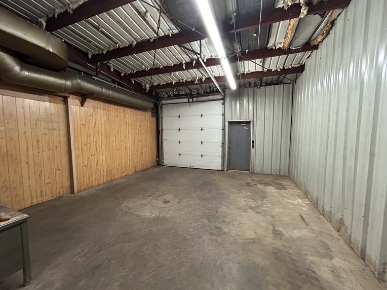 More Photos Of 217 In-930, New Haven Freestanding For Sale