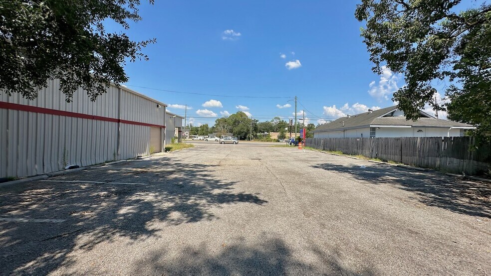 More Photos Of 3107 Spring Hill Ave, Mobile Freestanding For Sale