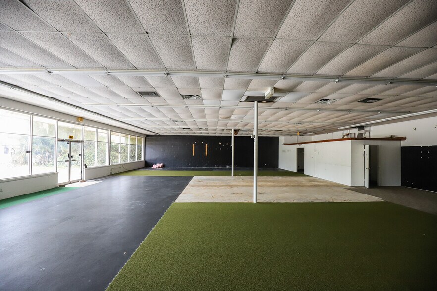 More Photos Of 1947 N Main St, Gainesville Freestanding For Sale