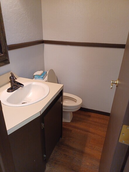 More Photos Of 4417 W Gore Blvd, Lawton Medical For Sale