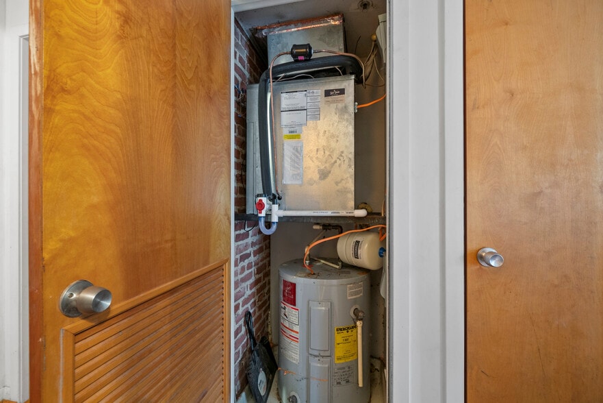 More Photos Of 3344 E Baltimore St, Baltimore Storefront Retail Residential For Sale