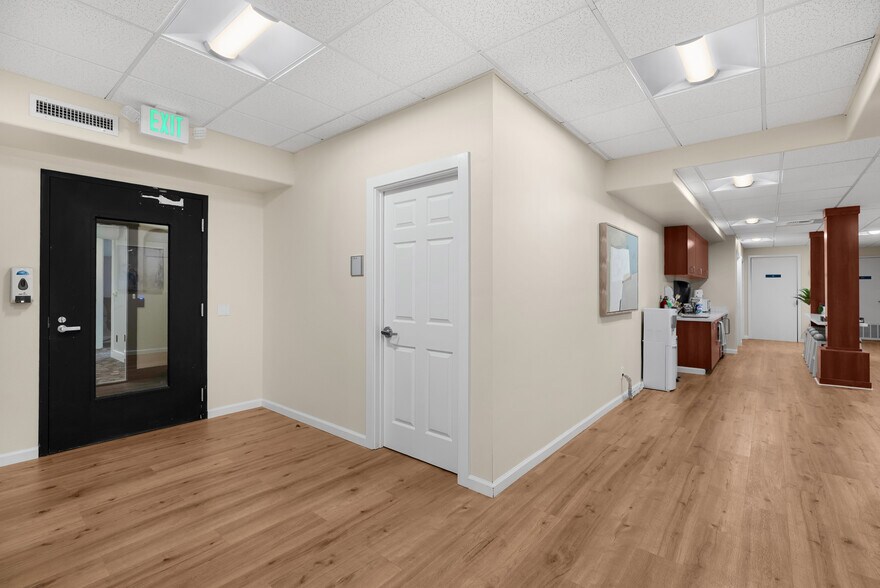 More Photos Of 11 5th St, Petaluma Loft Creative Space For Sale