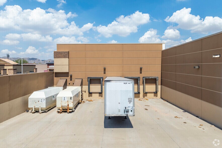 More Photos Of 4637 E Chandler Blvd, Phoenix Department Store For Sale