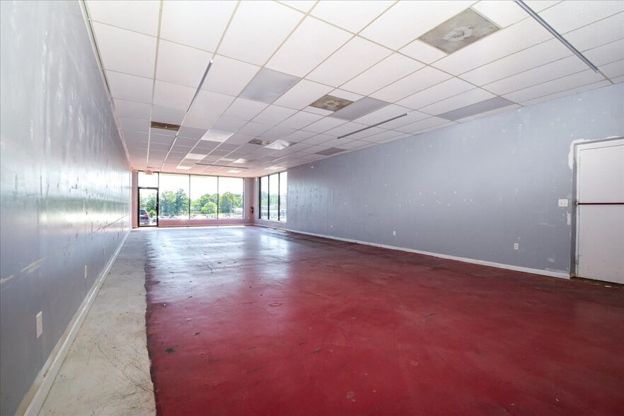 More Photos Of 1970 E Washington Ave, Vinton Storefront Retail Office For Lease