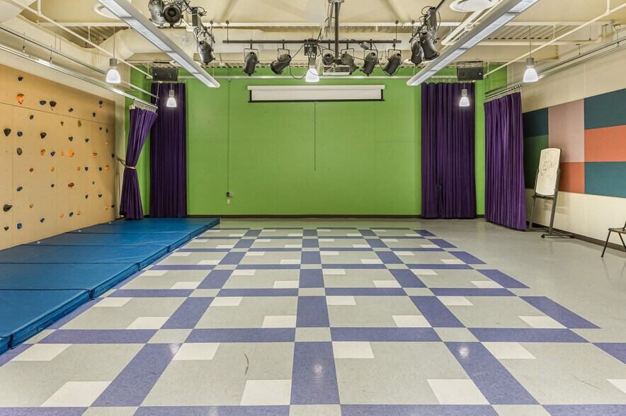 More Photos Of 2115 Lexington Rd, Louisville Office For Sale