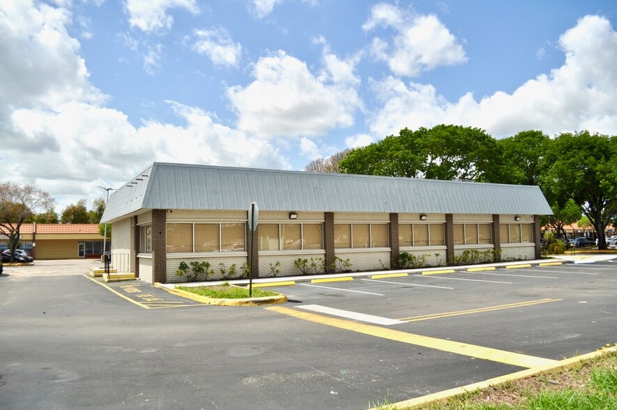 More Photos Of 6096 W Oakland Park Blvd, Sunrise Freestanding For Lease