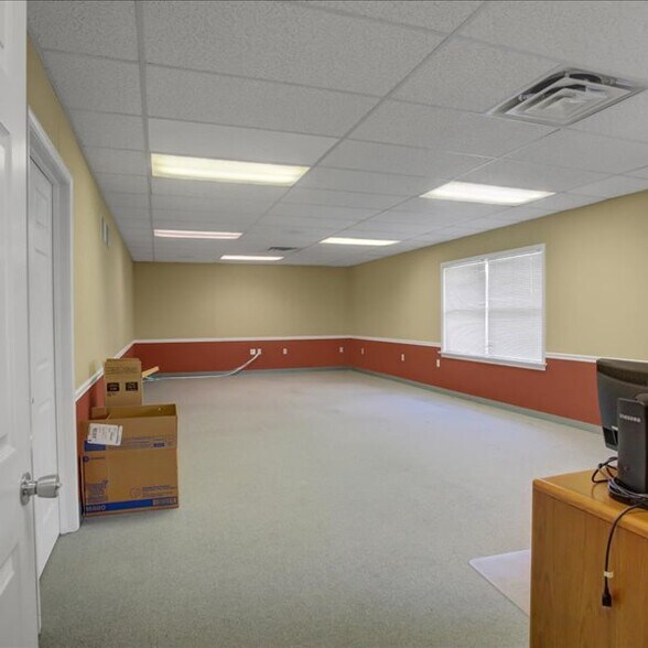 More Photos Of 1137 Kennebec Dr, Chambersburg Office For Lease