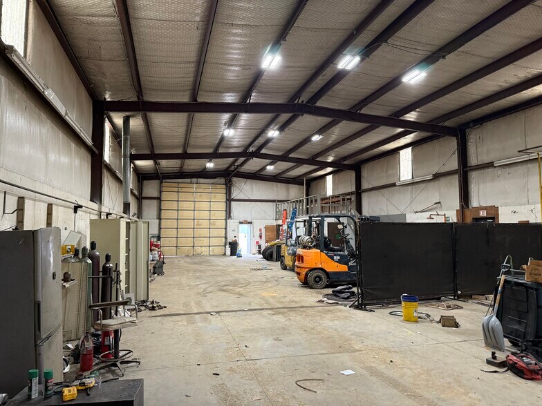 More Photos Of 2015 S Main St, Stuttgart Warehouse For Sale