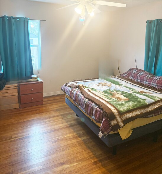 More Photos Of 18133 US Highway 41, Spring Hill Office Residential For Sale