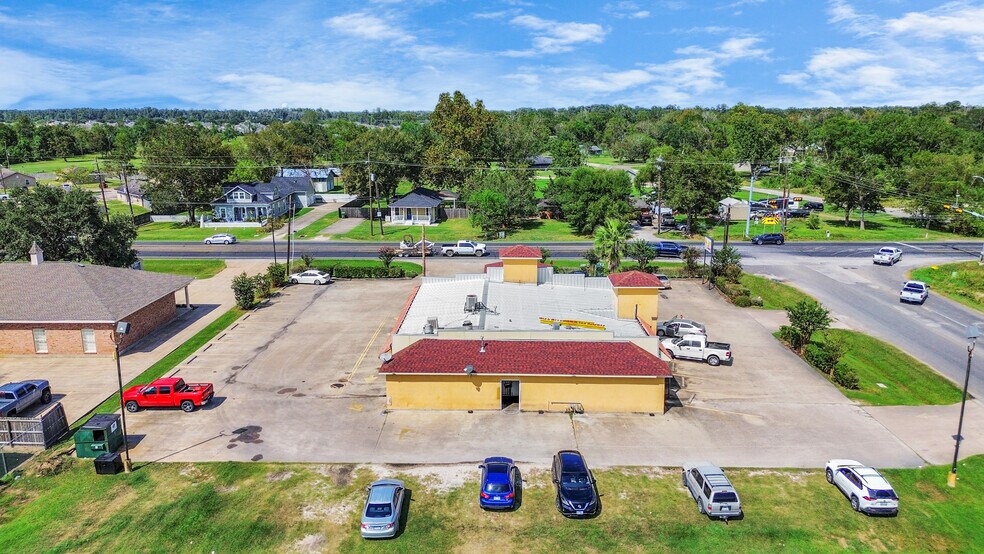 More Photos Of 901 W Clayton St, Dayton Restaurant For Lease