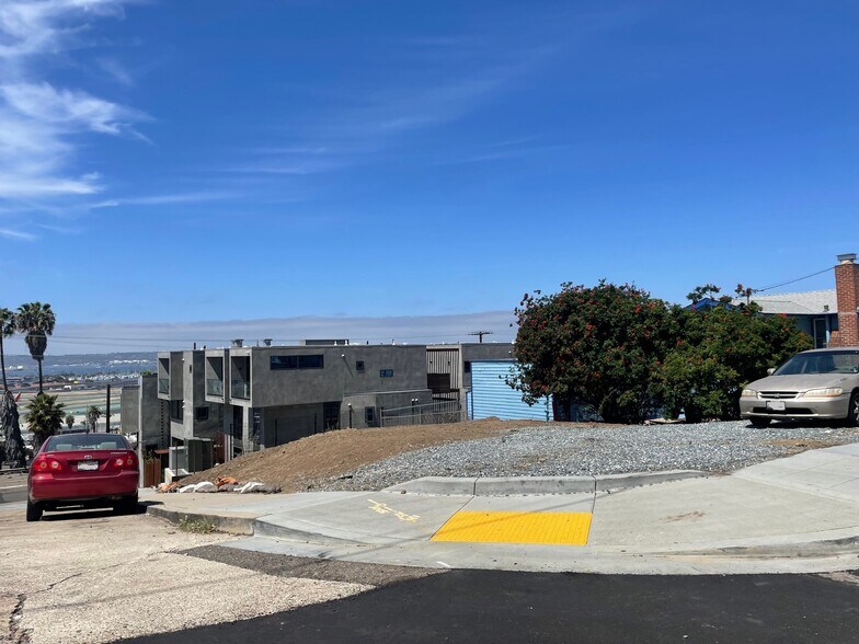 More Photos Of 2816-18 Columbia Street, San Diego Apartments For Sale