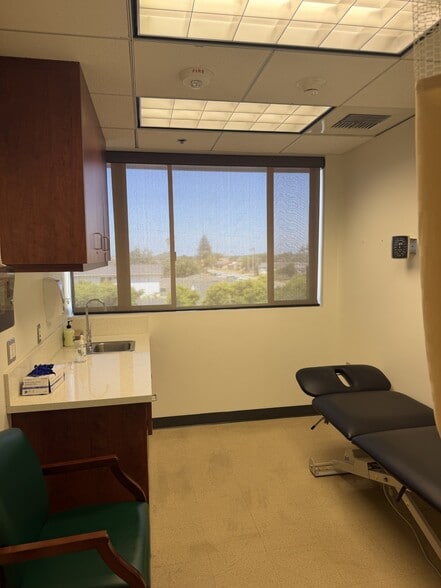 More Photos Of 625 N A St, Oxnard Office For Sale