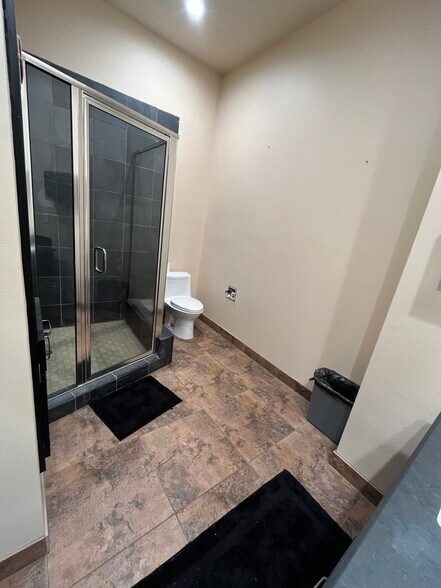 More Photos Of 1302 N Shepherd Dr, Houston Medical For Lease