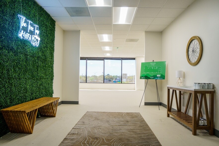 More Photos Of 4851 Lyndon B Johnson Fwy, Dallas Office For Lease