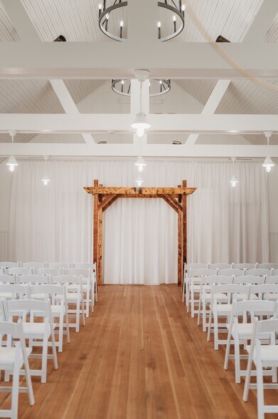 More Photos Of 109 E B St, Cedar Creek Freestanding For Sale