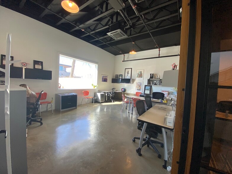 More Photos Of 400 Bryan Ave, Fort Worth Storefront Retail Office For Lease