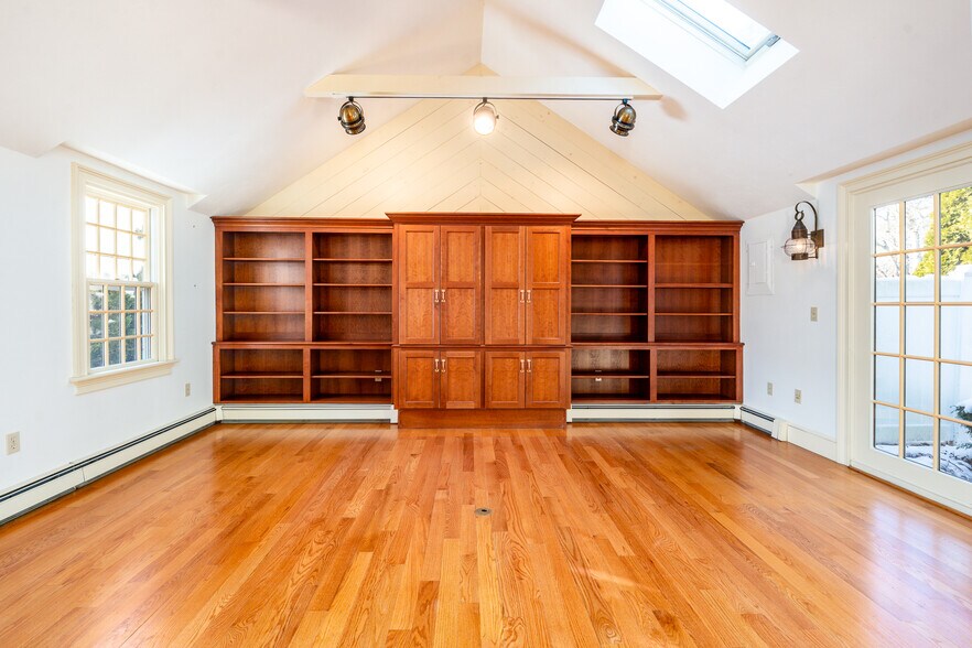 More Photos Of 413 Route 6A, East Sandwich Office Residential For Sale