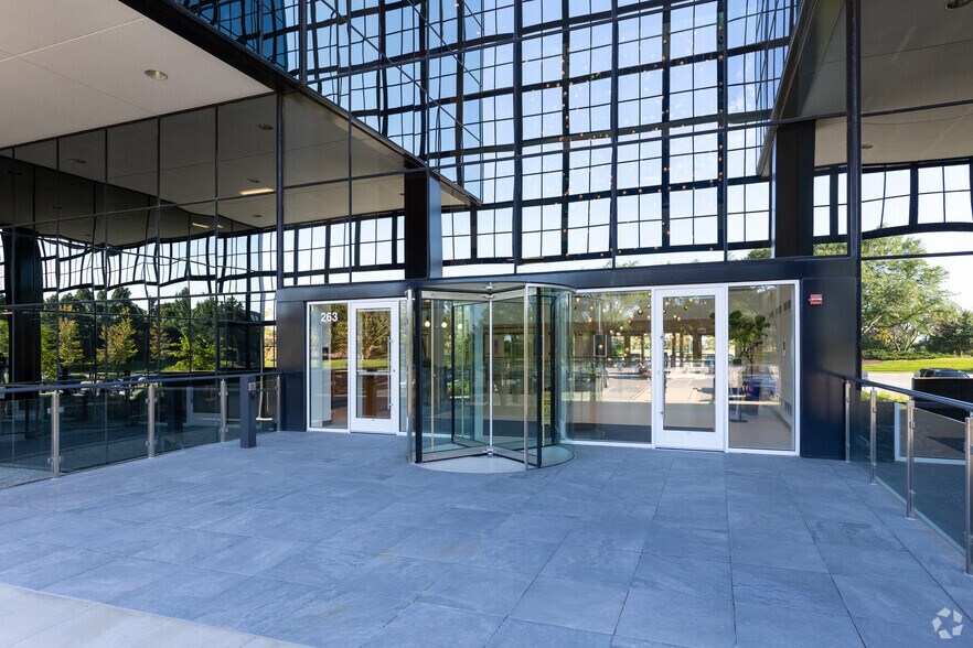 More Photos Of 263 Shuman Blvd, Naperville Office For Lease