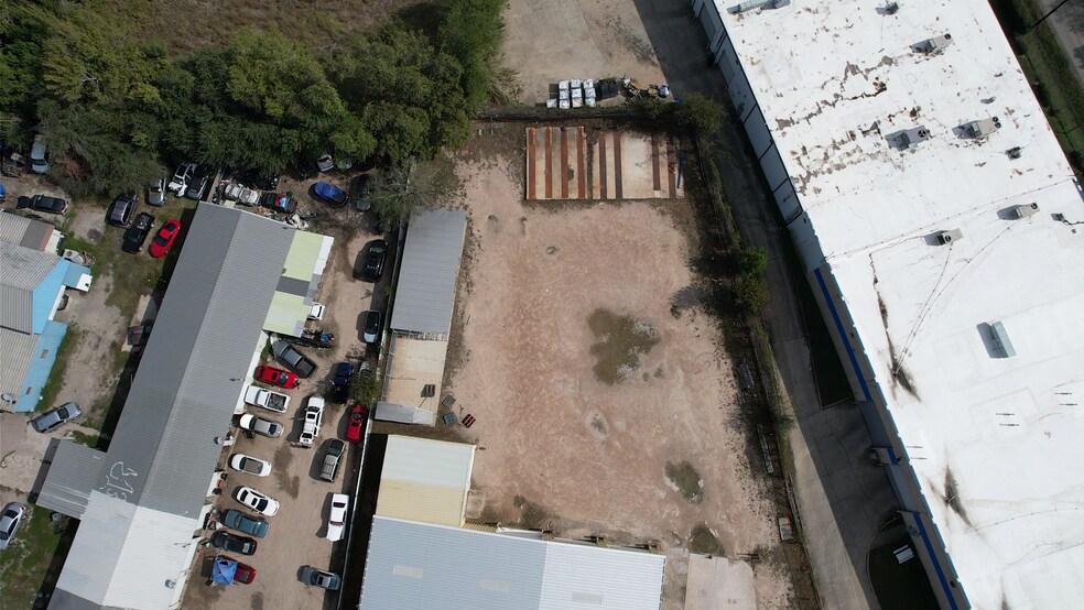 More Photos Of 11533 S Main St, Houston Warehouse For Lease