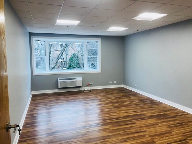 More Photos Of 310 N Happ Rd, Northfield Storefront Retail Office For Lease