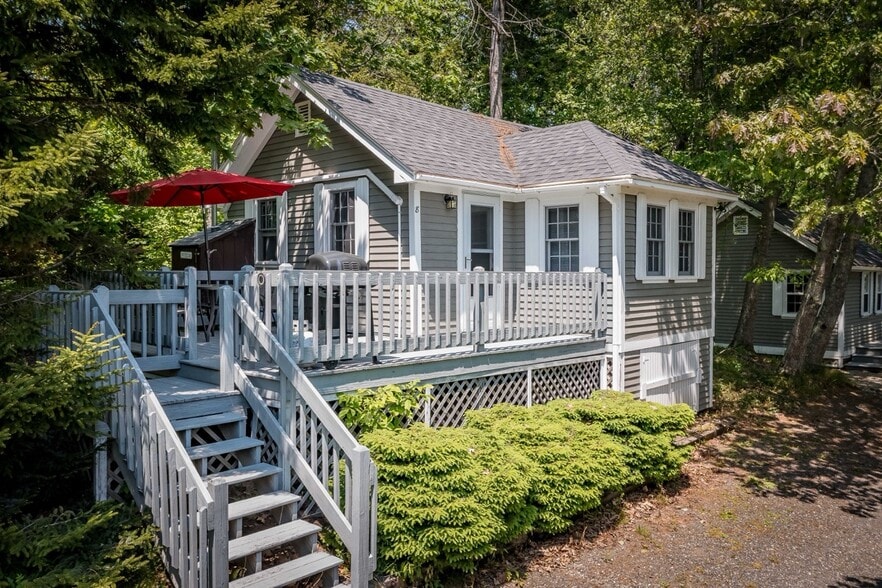 More Photos Of 2076 Atlantic Hwy, Lincolnville Hotel For Sale
