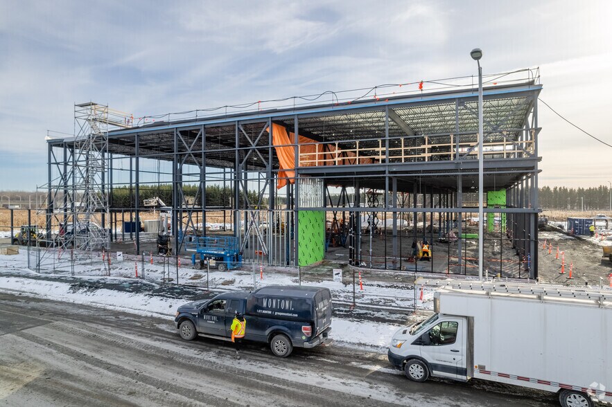 More Photos Of 401 Rue Louis-Blériot, Mascouche Flex For Lease