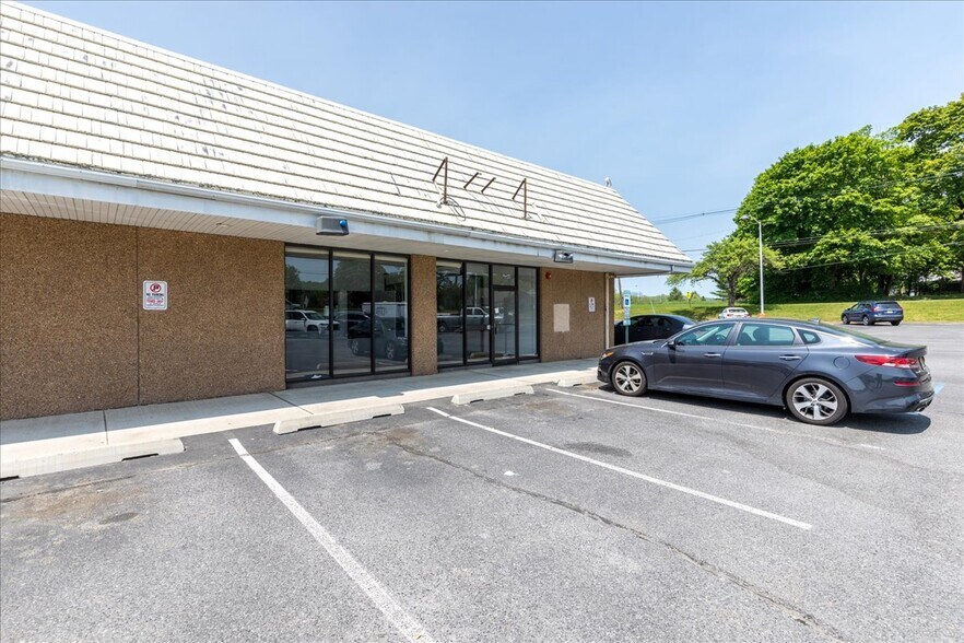 More Photos Of 431 Route 513, Califon Supermarket For Lease