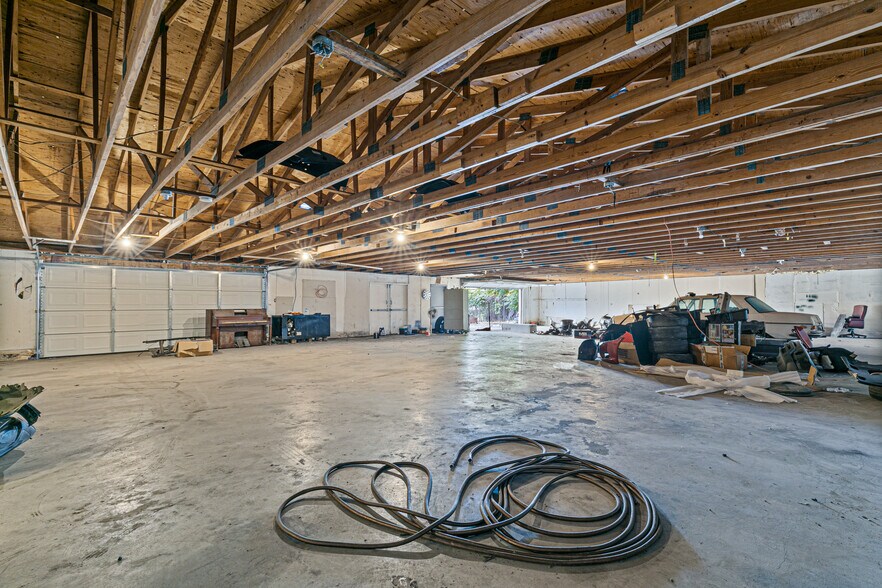 More Photos Of 11448 Reeder Rd, Dallas Light Distribution For Sale