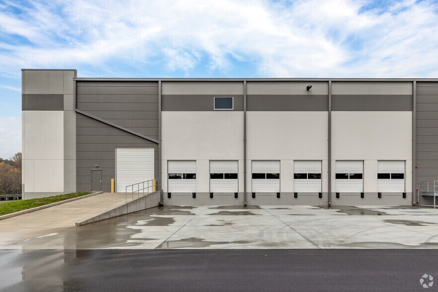 More Photos Of 8301 Old Dowd Rd, Charlotte Industrial For Lease