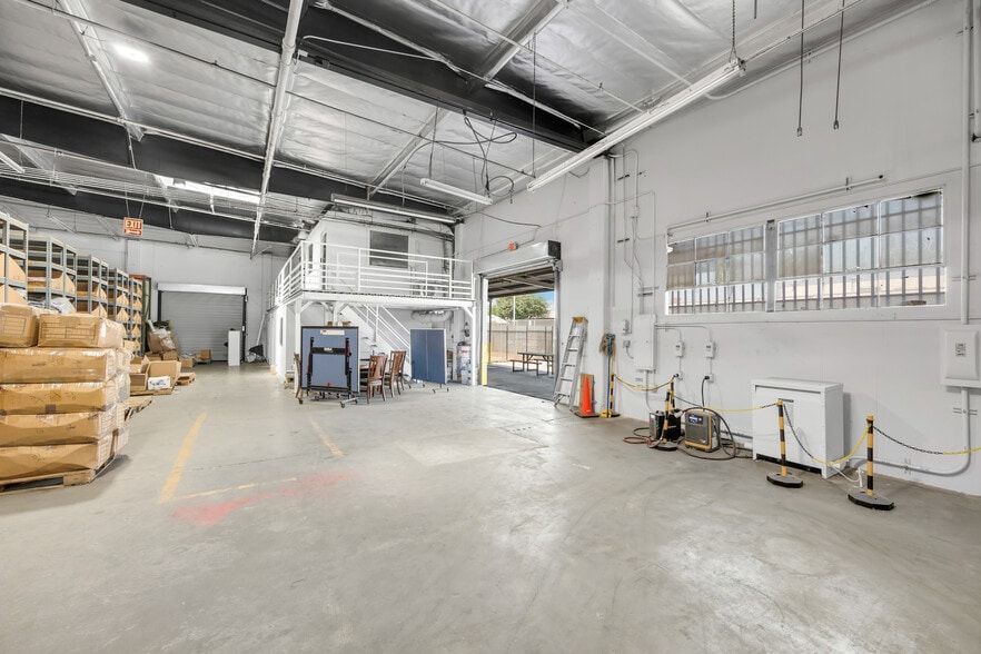 More Photos Of 2717 Tanager Ave, Los Angeles Warehouse For Sale