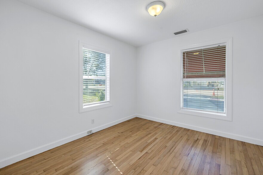 More Photos Of 3521 1st Ave N, Saint Petersburg Loft Creative Space For Sale