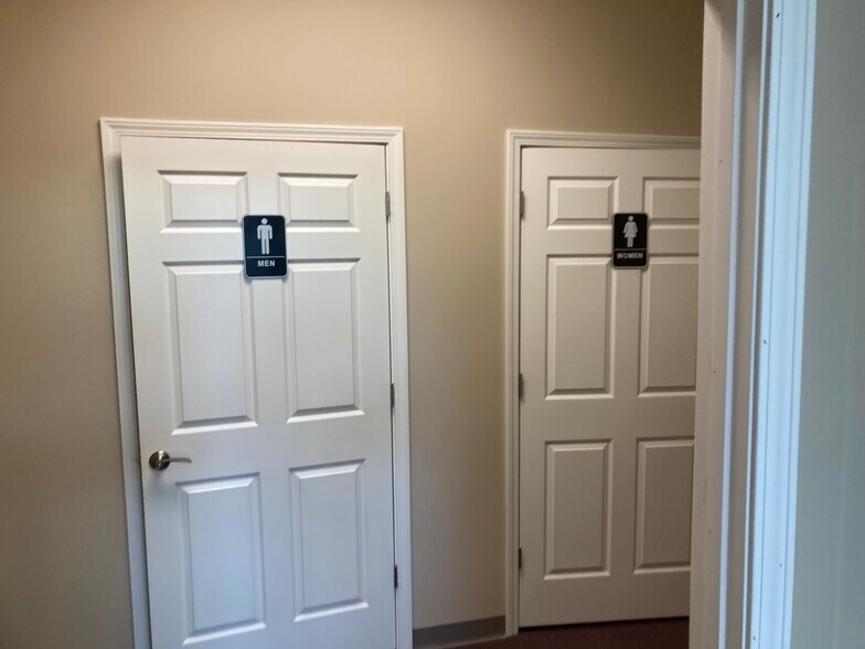 More Photos Of 1074 Pedigo Way, Bowling Green Storefront Retail Office For Lease