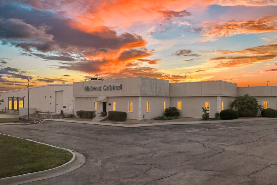 More Photos Of 1674 N Industrial Ave, Ottawa Manufacturing For Sale