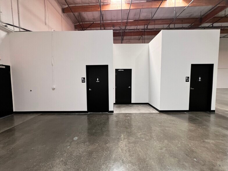 More Photos Of 11070 Mulberry Ave, Fontana Warehouse For Lease