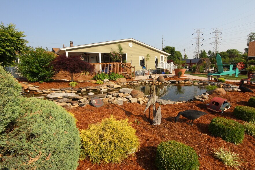 More Photos Of 3935 Blanton Ln, Louisville Garden Center For Sale