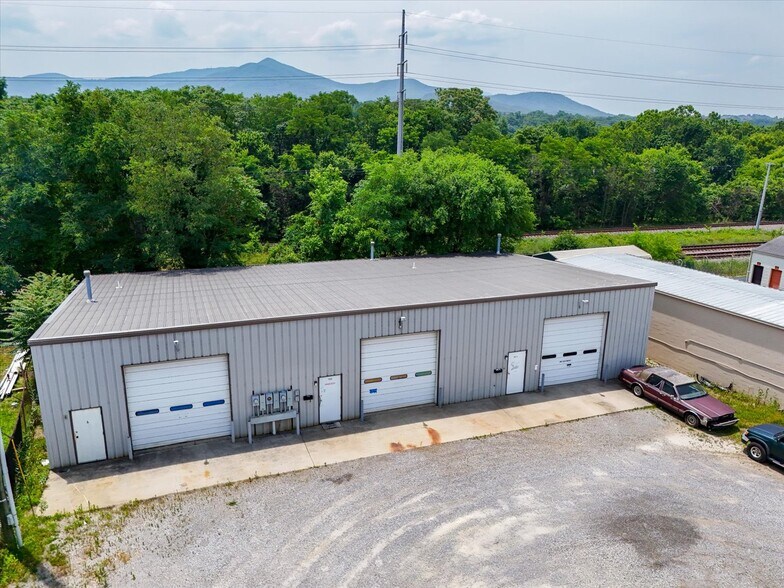 More Photos Of 722-726 Roanoke St, Salem Research And Development For Sale