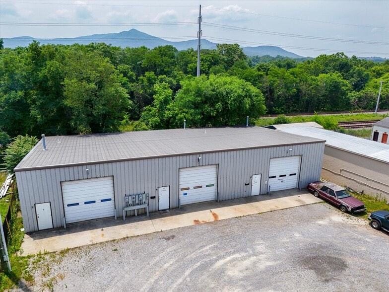 More Photos Of 722-726 Roanoke St, Salem Research And Development For Sale