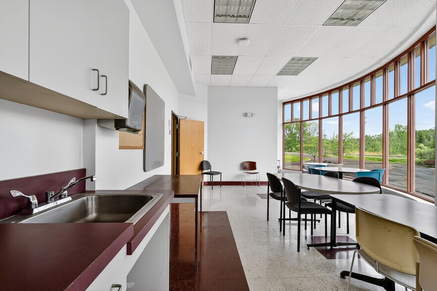 More Photos Of 1240 New Scotland Rd, Slingerlands Medical For Lease