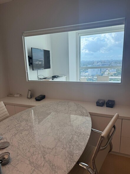 More Photos Of 175 SW 7th St, Miami Medical For Lease