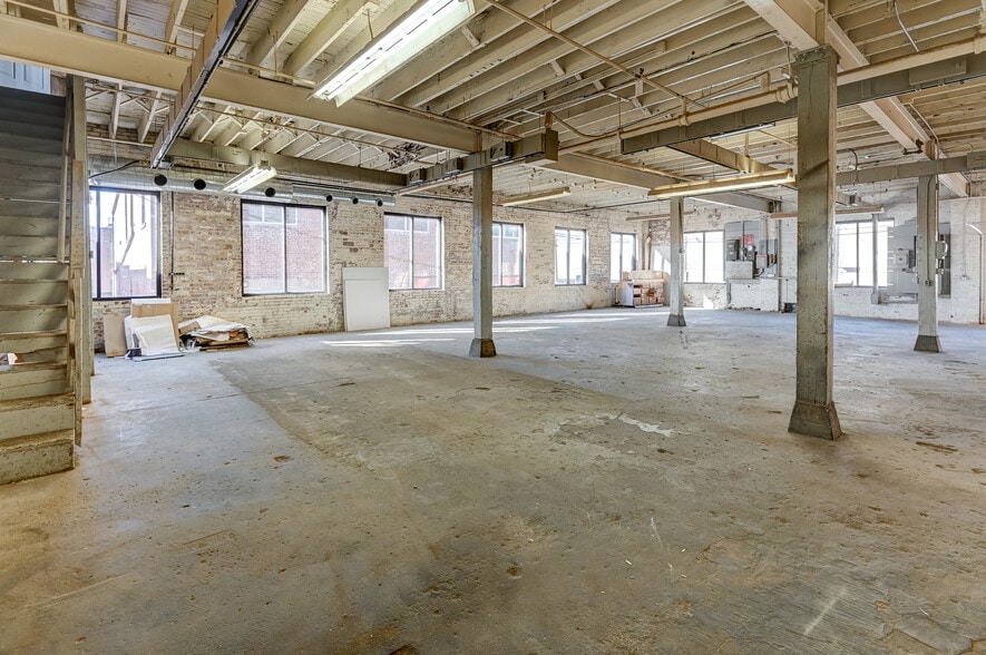 More Photos Of 1400 Agnes Ave, Kansas City Warehouse For Lease
