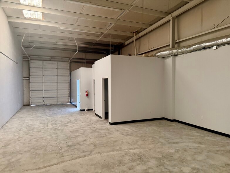 More Photos Of 925 Cripple Creek Dr, Lawrenceville Warehouse For Lease