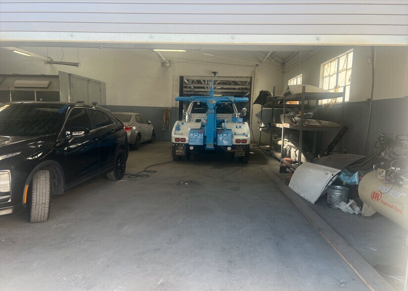 More Photos Of 6740 Crenshaw Blvd, Los Angeles Auto Repair For Lease