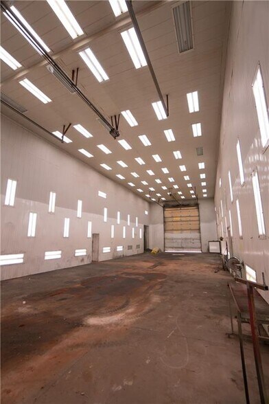 More Photos Of 6116 NW 178th St, Edmond Manufacturing For Lease