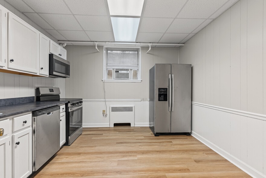 More Photos Of 525 7th St, Altavista Office For Sale