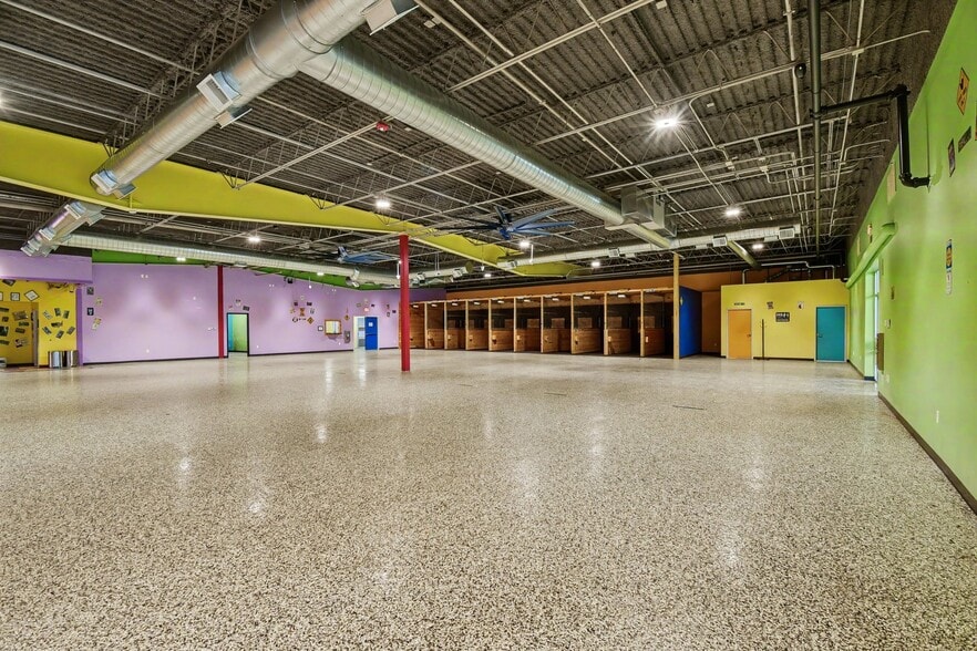 More Photos Of 8845 Gratiot Rd, Saginaw Freestanding For Lease